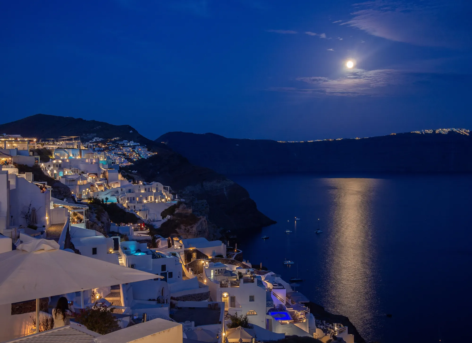 Noctourism: The trip starts after sunset.